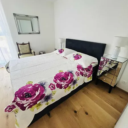 Charming Mari Znjan Апартаменты *